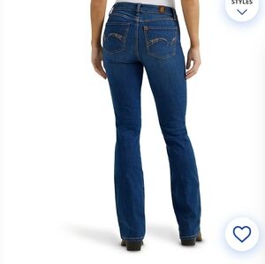 Wrangler Aura from the Women at Wrangler Instantly Slimming Jeans Size 12